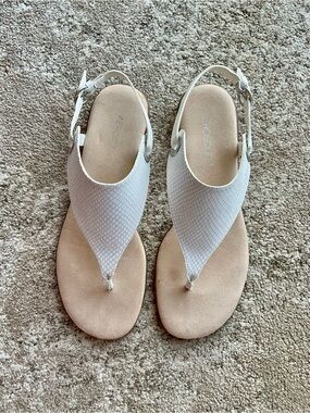 AEROSOLES White Textured Slingback Thong Sandals